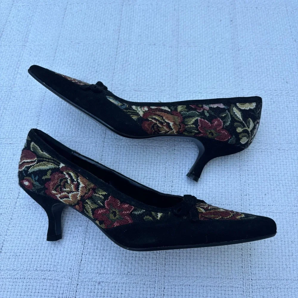 Women's 6 Vintage Karen Scott Black Tapestry Floral Square Toe Kitten Heels